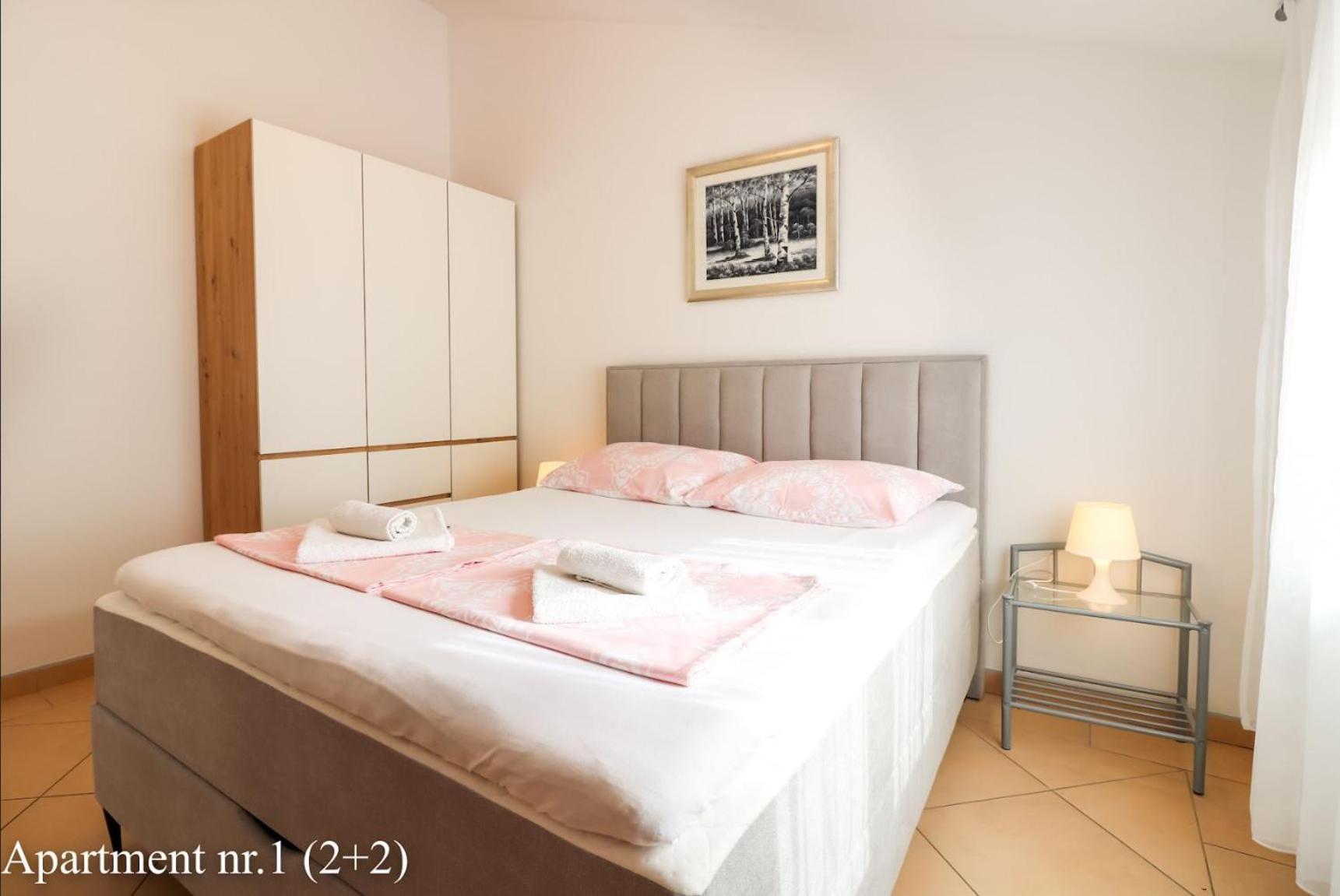 Apartments Juric Vrsar Exterior photo